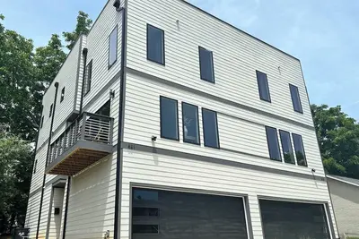 Image de Game Room | Rooftop | Sleeps 16 | Mins to Downtown