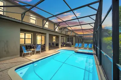 Image de Pool w/Private View! Harry Potter, Mickey Murals.
