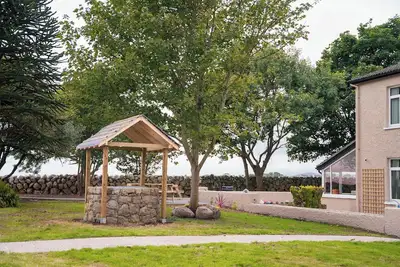 Image de The Brambles Retreat in the Mourne Mountains, sleeps 16, 8 bedrooms and a bar