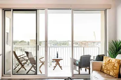 Image de 2 Br 2 Ba + Pool & Hot Tub + Balcony w/Bay View