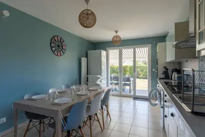 Image de Maison Familiale à Gastes, 400m du Lac, Climatisée, Jardin, 6 Pers. - Ménage Inclus