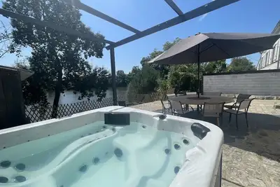 Image de Gîte climatisé avec Spa privatif, cheminées décoratives et vue sur Loire