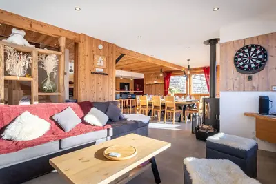 Image de Chalet 5 étoiles avec sauna et bain nordique, proche des pistes, pour 12 personnes