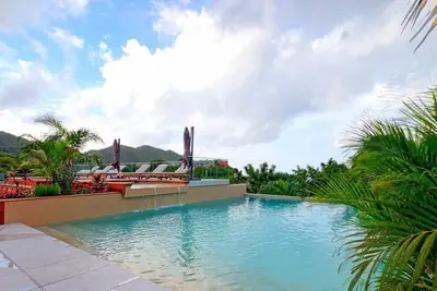 Image de Duplex de luxe avec piscine privée, cuisine équipée et Wi-Fi à Anse Marcel