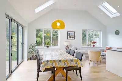 Crede Close - sleeps 8 guests  in 4 bedrooms