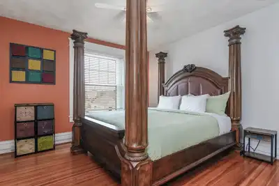 Image de The Big House, Historic 4-Bedroom Home With Custom Art And Dedicated Workspace