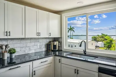 Image de 3 Bdrm Ocean View Condo