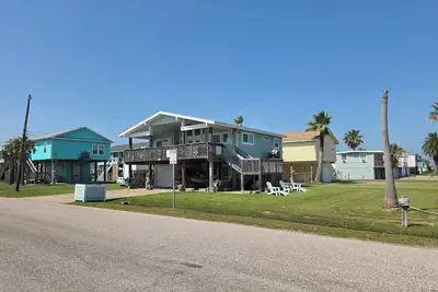 Image de Marina views! Fisherman/Beach goers paradise! Professionally decorated, Location