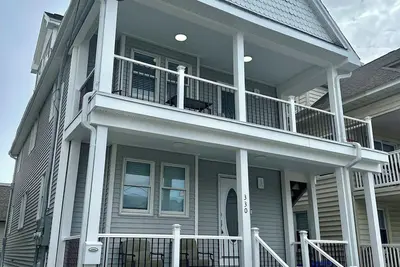 Image de 2 Minute Walk to Beach & Boardwalk! Newly Renovated 1st Floor Beach House