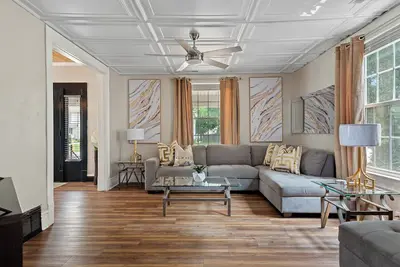 Image de Spacious Home 6 Bedroom with Ac and WiFi in enchanting Springfield, Illinois