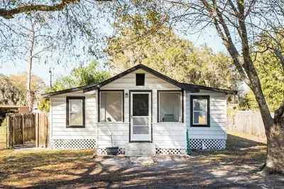 Image de Charming 2-bedroom house with huge yard and firepit in Eagle Lake