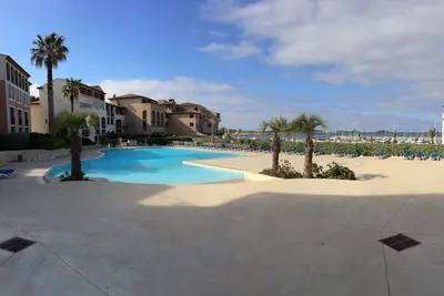 Image de Loue Bel appartement avec piscine et accès direct à la mer et aux plages