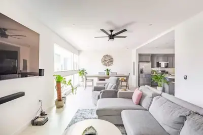Image de Brand New Pet-friendly Condo with Ac and WiFi in the Heart of Sacramento
