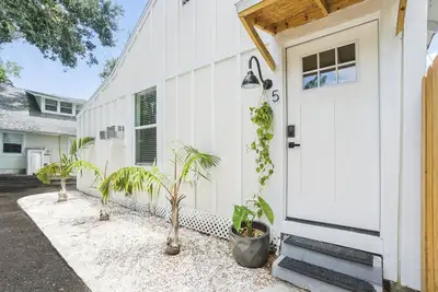 Image de Sunshine St. Pete - 400ft² - bikes - kayak - netflix