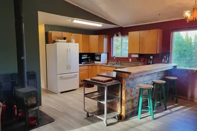 Image de Charming Sterling Cabin: Mountain Views, Wildlife, Modern Comforts, and More!
