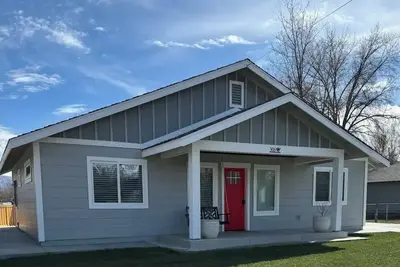 Image de Welcome to your Sierra getaway! This newly built 2-bedroom, 2-bathroom.