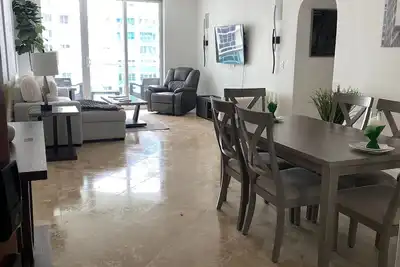Image de Ocean Beach Front Condo Hollywood with WiFi, Gym, Heated Pool 24 hour concierge