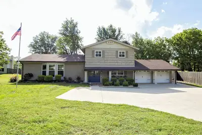 Image de Charming 4-bedroom Beautiful Lakefront w/ Kayaks - Old Hickory Haven