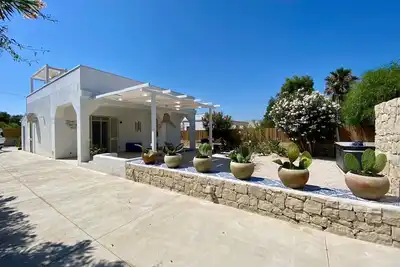 Image de Villa Aroi just a stone's throw from the sea!