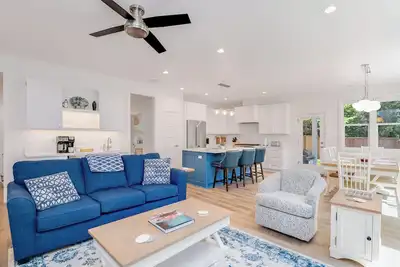 Image de Octopus Garden is new construction, dog friendly, hot tub and close to town and beach!