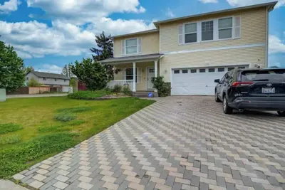 Image de Rehoboth house \n4 bedroom house, 2. 5 bathrooms, kitchen, dining and living rooms