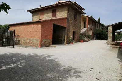 Image de Tipico Casolare in Pietra nel Cuore Della Campagna Toscana