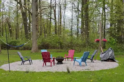 Image de Cozy cottage getaway by the lake! 15 min to Hot Air Balloon Fest $130
