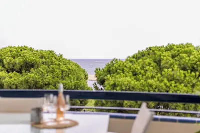 Image de Vue sur la mer en bord de plage, 75 m² + parking