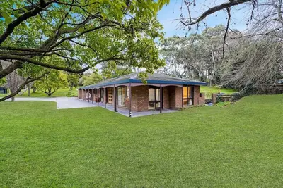Image de Tree-Lined Donvale Nature Family Getaway