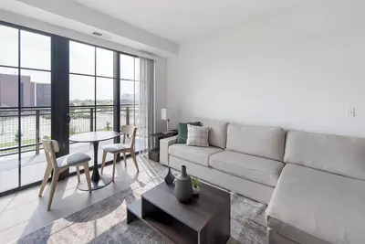 Landing | Beautiful 1bd, Clubhouse, Pool