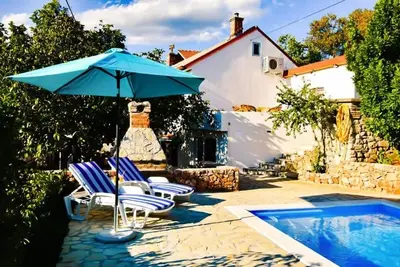 Pictoresque pool villa
