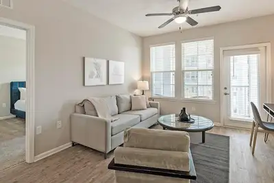 Image de Landing at Soltair Cypress Creek - 2 Bedrooms i. . .