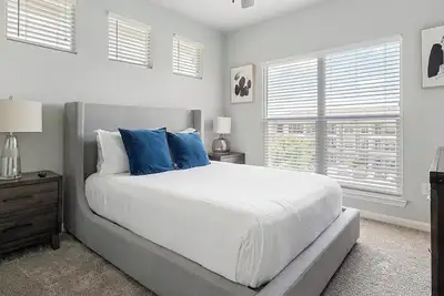 Image de Landing | Chic 2bd, Pool, Clubhouse