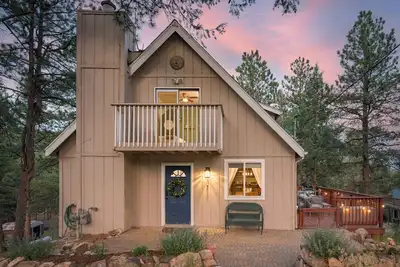 Image de Pet Friendly Mountain Getaway w\/ Hot Tub & Game room