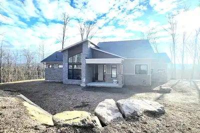 Image de Stylish & cozy 3-Bedroom Bungalow – Perfect for Memorable Family Escapes!