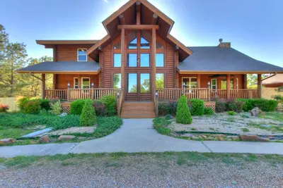 Image de Naffcation Lodge Okc Cabin And Guest House Retreat On 5 Acres