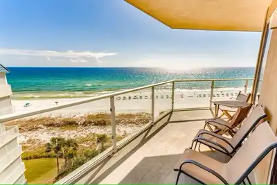 Image de Stunning Gulf front escape 6th floor balcony, pool, hot tub, beach!