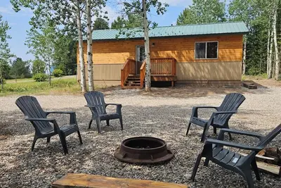 Image de Cozy brand-new 2-bedroom cabin in adorable Island Park near Yellowstone