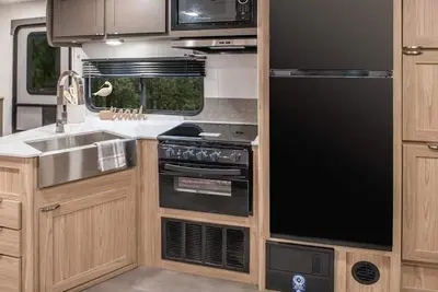 Image de Brand new 2024 bunkhouse model, perfect for family camping. Sleeps 6-8