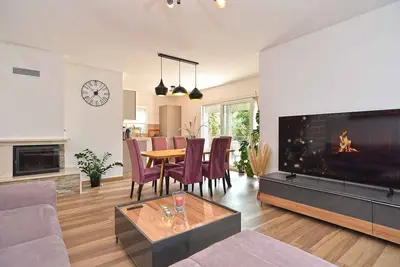 Image de Maison de vacances avec terrasse et jardin méditerranéen