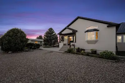 Image de Charming 5-bedroom lodge with WiFi, Ac in amazing La Grange, perfect getaway