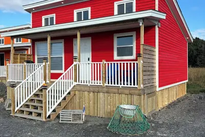 Image de Brand new modern cottage in Iceberg Alley with great ocean views and sunsets.