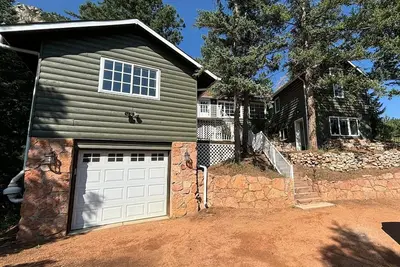 Image de Cozy 2 story with two separate spaces in Green Mountain Falls with WiFi.