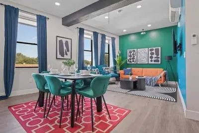 Image de Stunning 2br-1br Apt+ Mins to Zoo & D/T+Hd Projector