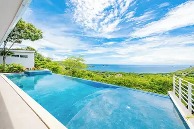 Image de Luxurious Ocean Villa with Private Pool, Dual Kitchens, and Comfort Amenities