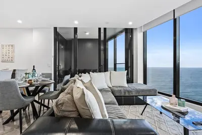 Image de Modern 2 Bedroom Unit with Ocean Views - Q Stay (Meriton 7201 - 7n - Nb)