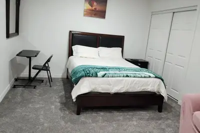 Image de Brand New Basement Suite with garage car parking