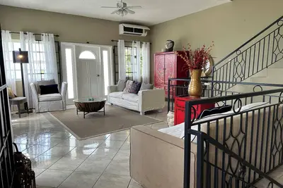 Image de Luxury 2-bedroom Townhouse in MoBay with Ac, WiFi and Mich More