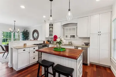 Image de Scenic Sanctuary: 3 br, fireplace, a/c, hot tub, firepit, garage!