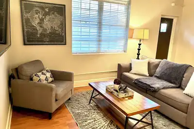 Image de Stylish 2 Br/2bth Apt on Knight Street in Oaklawn